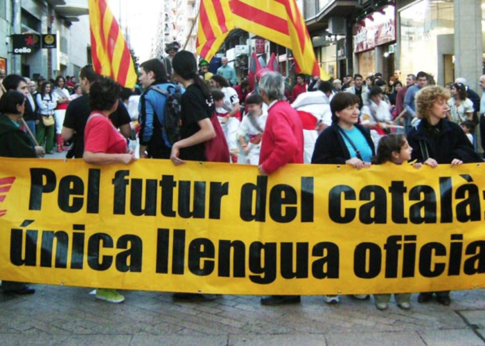 Defensa o imposició lingüística?